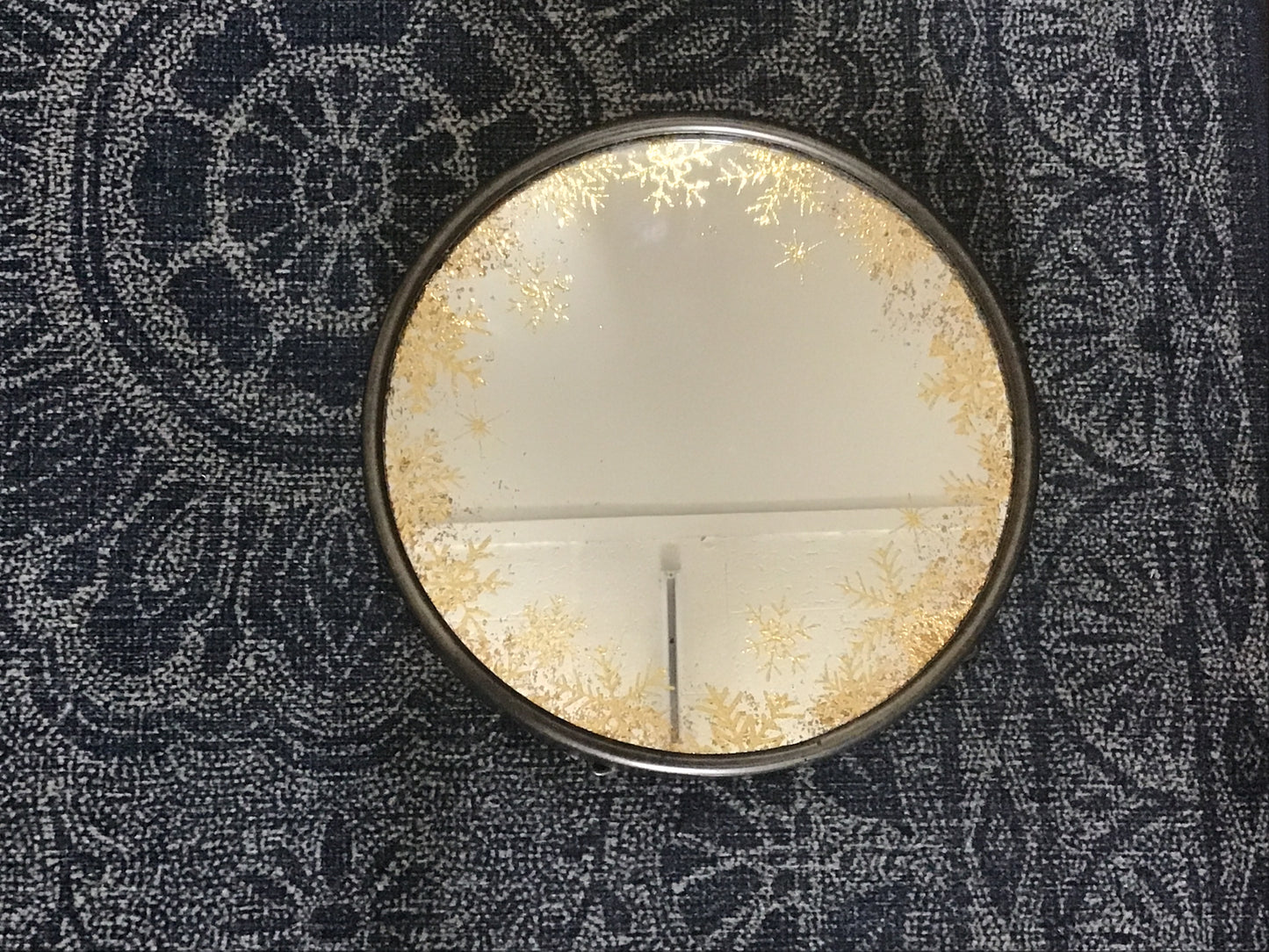Snowflake mirror with stand