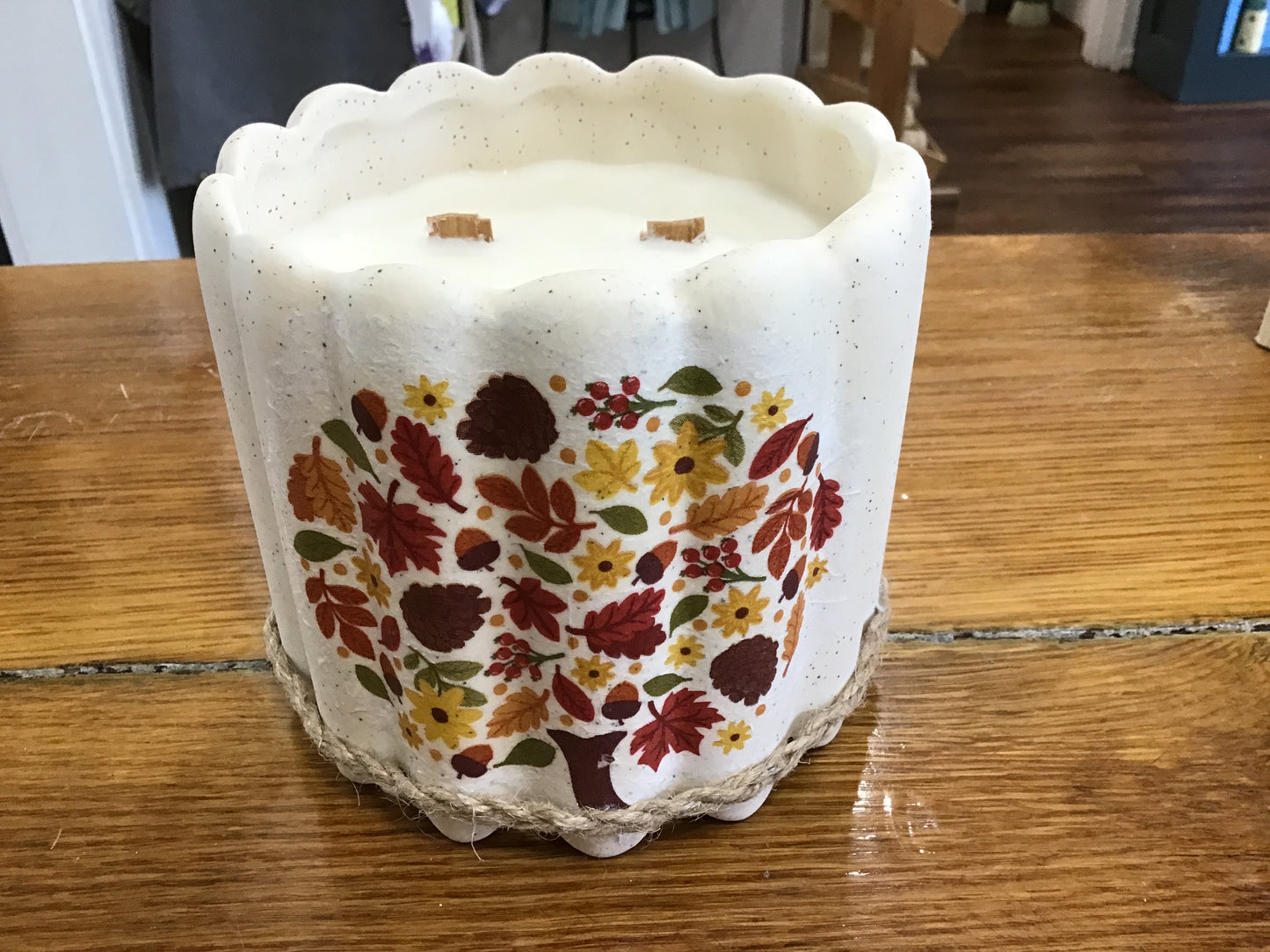 Shells and chic pumpkin spice (fall tree) candle