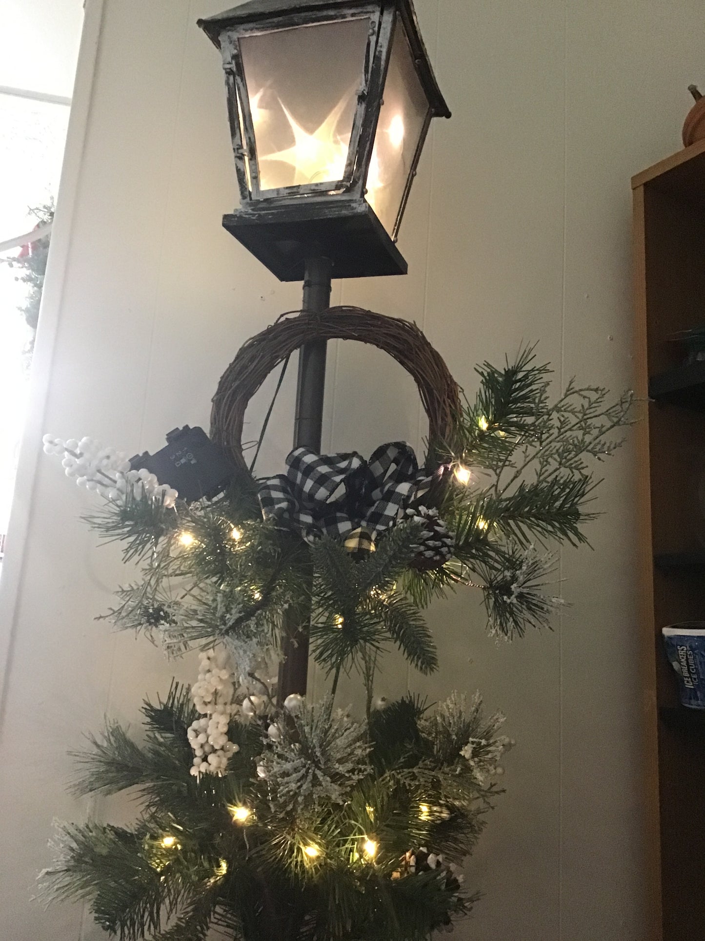 Lighted pine lanteren