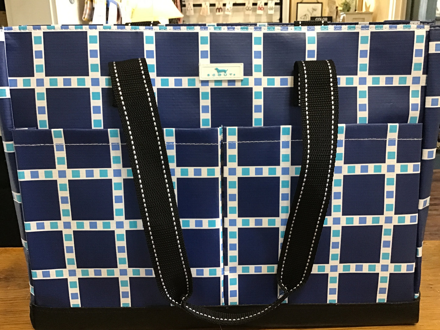 Uptown Pocket Tote Frame of mind