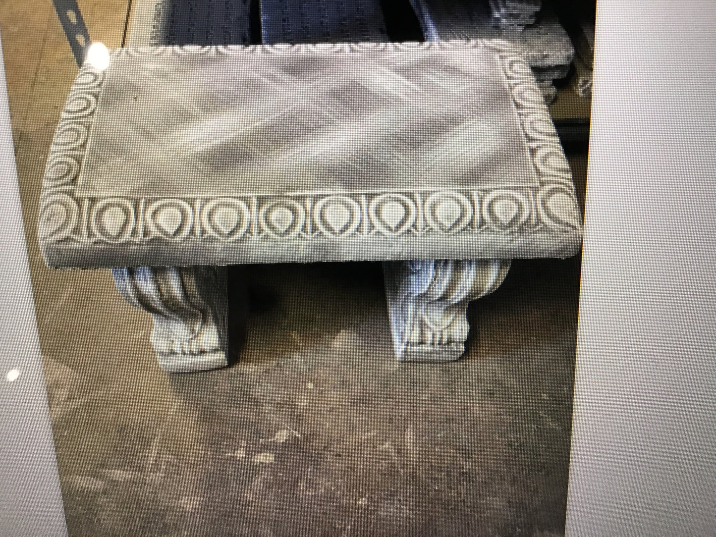 BEN 25 Short fluted straight cement bench