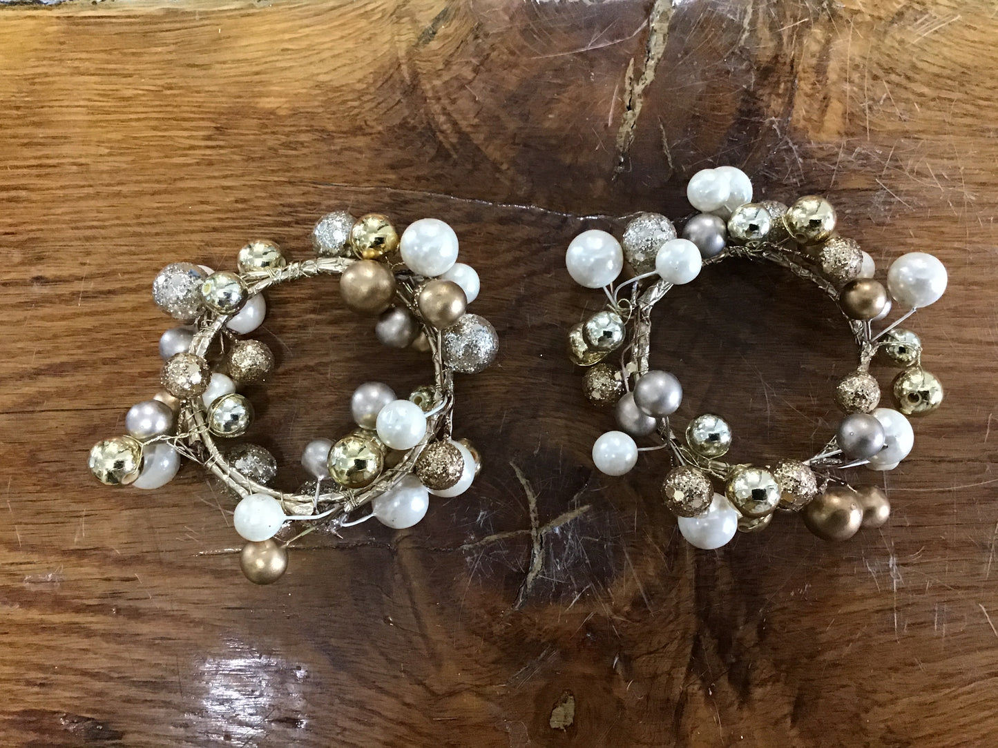 Set of two napkin rings gold silver and pearl