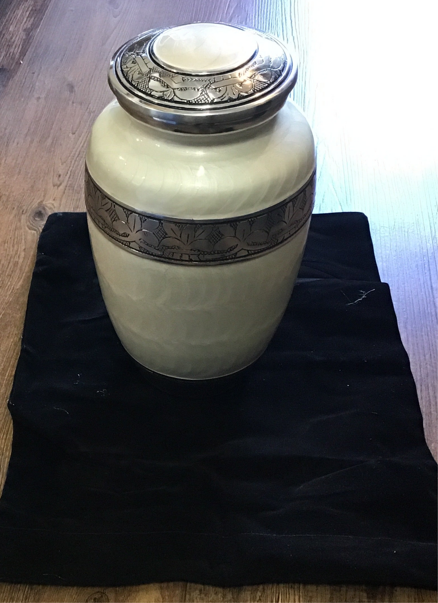White pearl Urn for human or pet ashes
