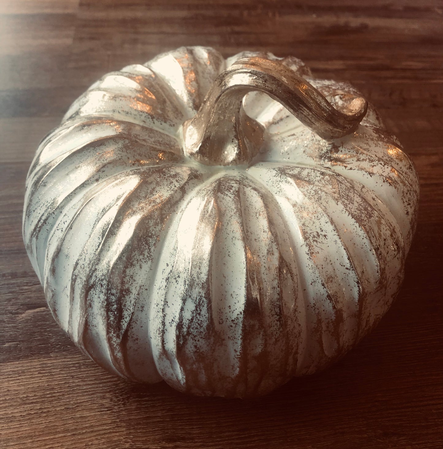 Harvest Pumpkin Large 7" white & gold