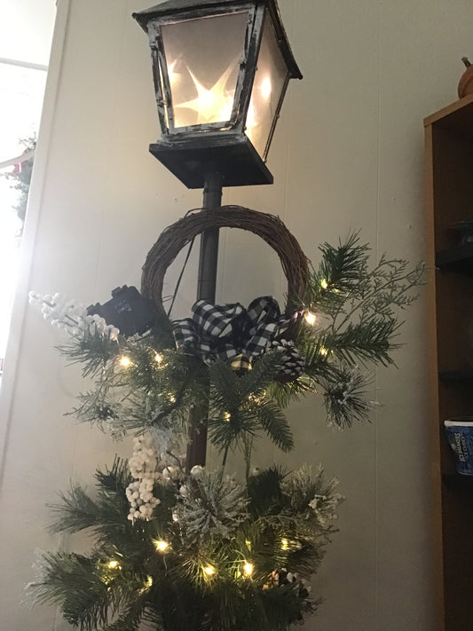 Lighted pine lanteren