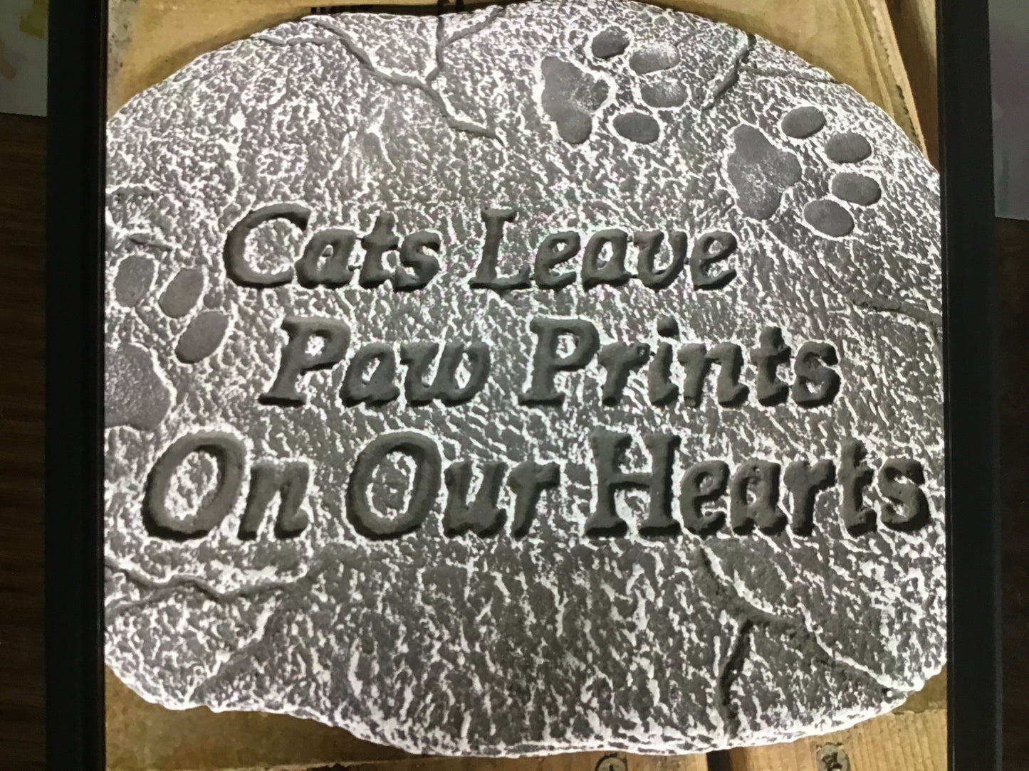 Paw print-cat stone