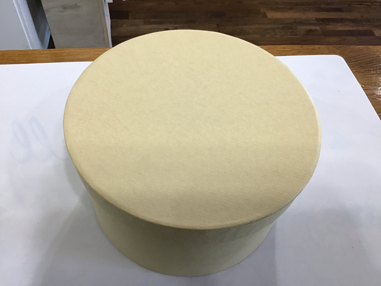 7 inch round treat box