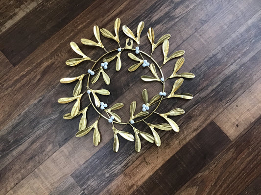 Metal mistletoe wreath 11 inches round gold tone
