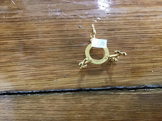 Shells & chic gold stands