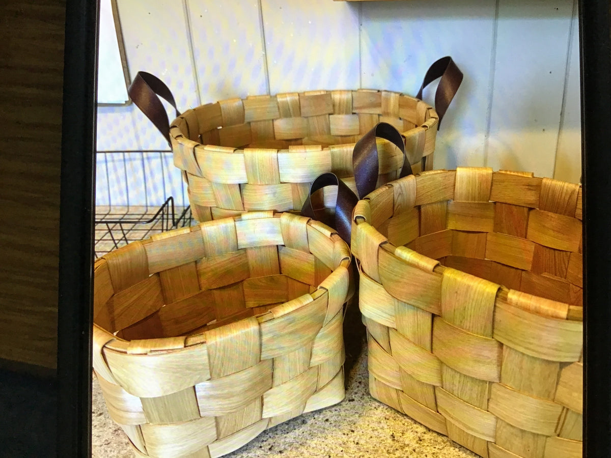 Basket with leather handle