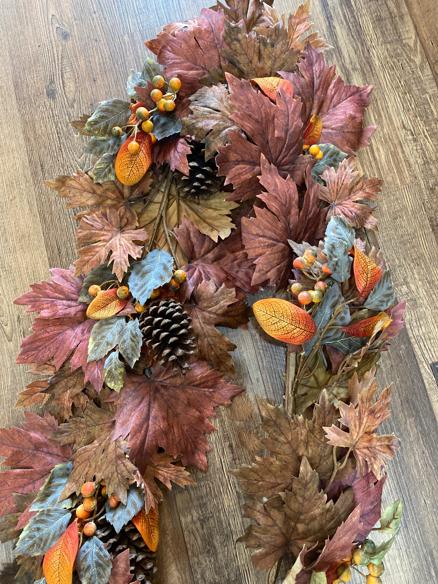 Maple Leaf With Cone Garland